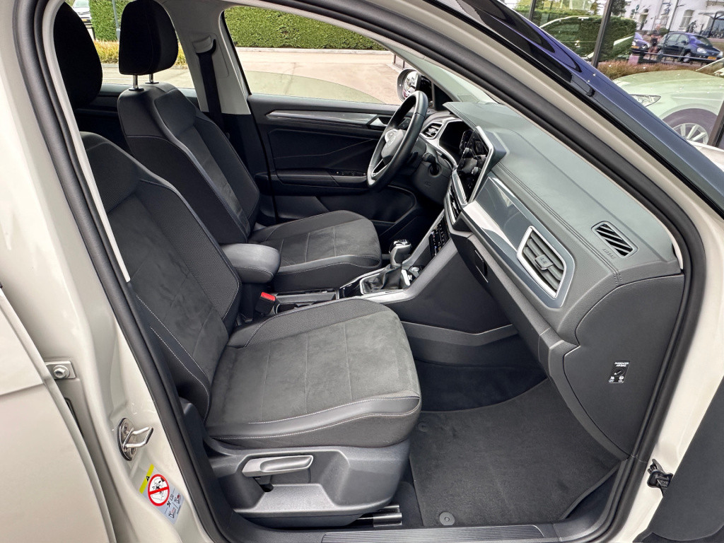Volkswagen T-roc 1.5 tsi 150pk dsg style carplay | camera | keyless | elek.