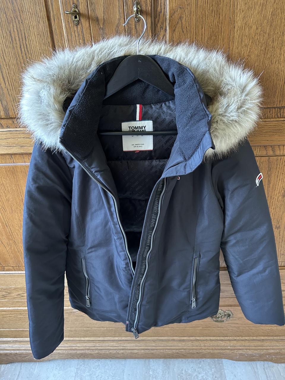 Prachtige zwarte winterjas van Tommy Hilfiger maat L