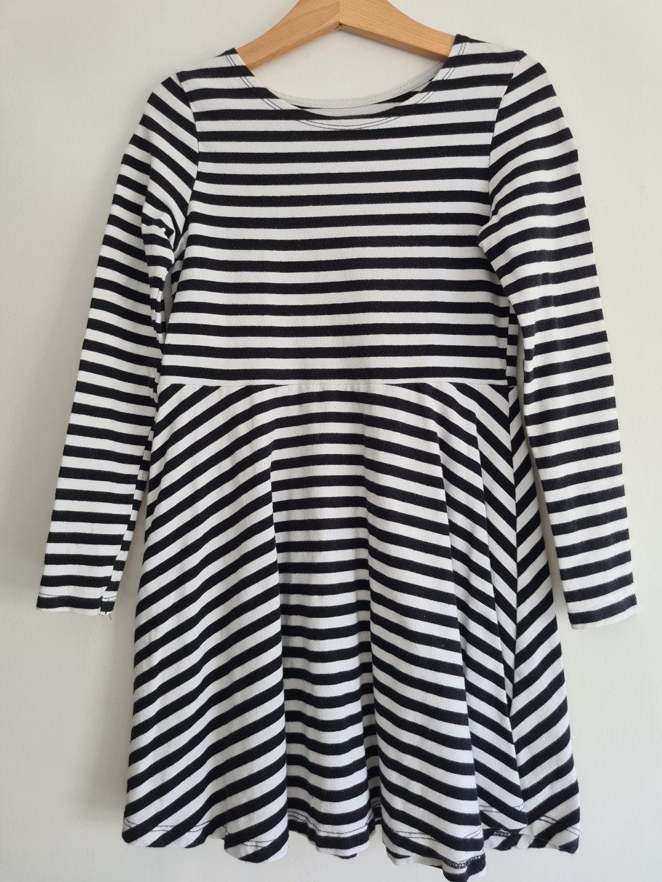 Zwart-wit gestreept jurkje van H&M Maat 122-128