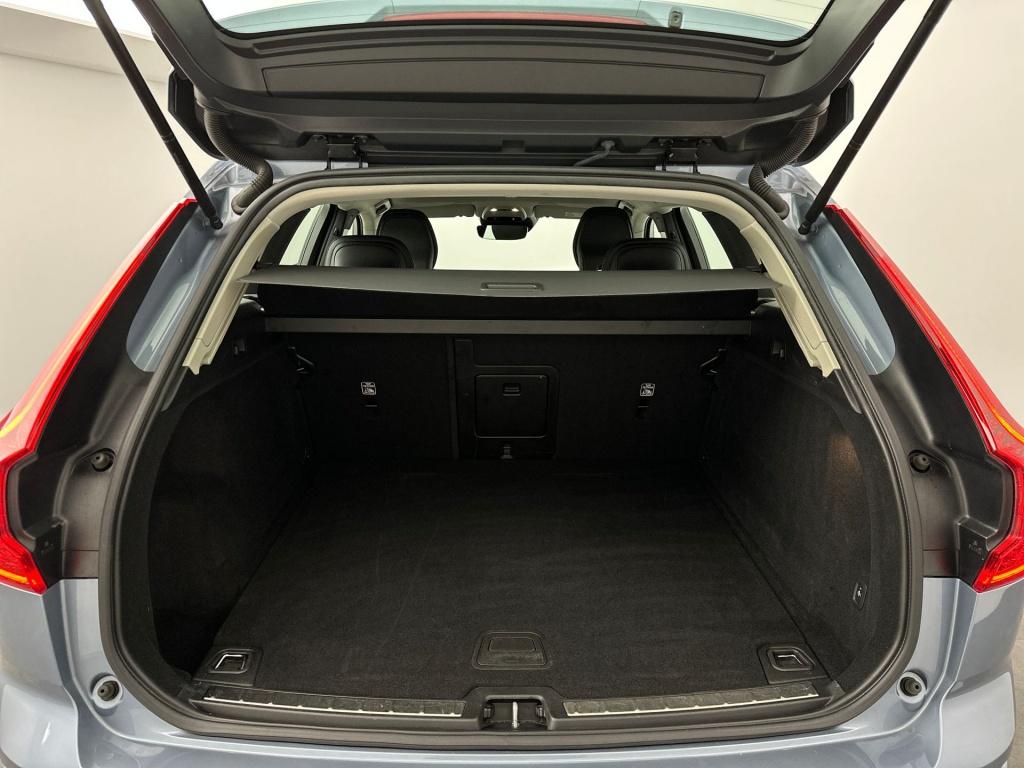 Volvo XC60 t5 253pk momentum| adap.cruise| leder| trekhaak| stoel.verw|