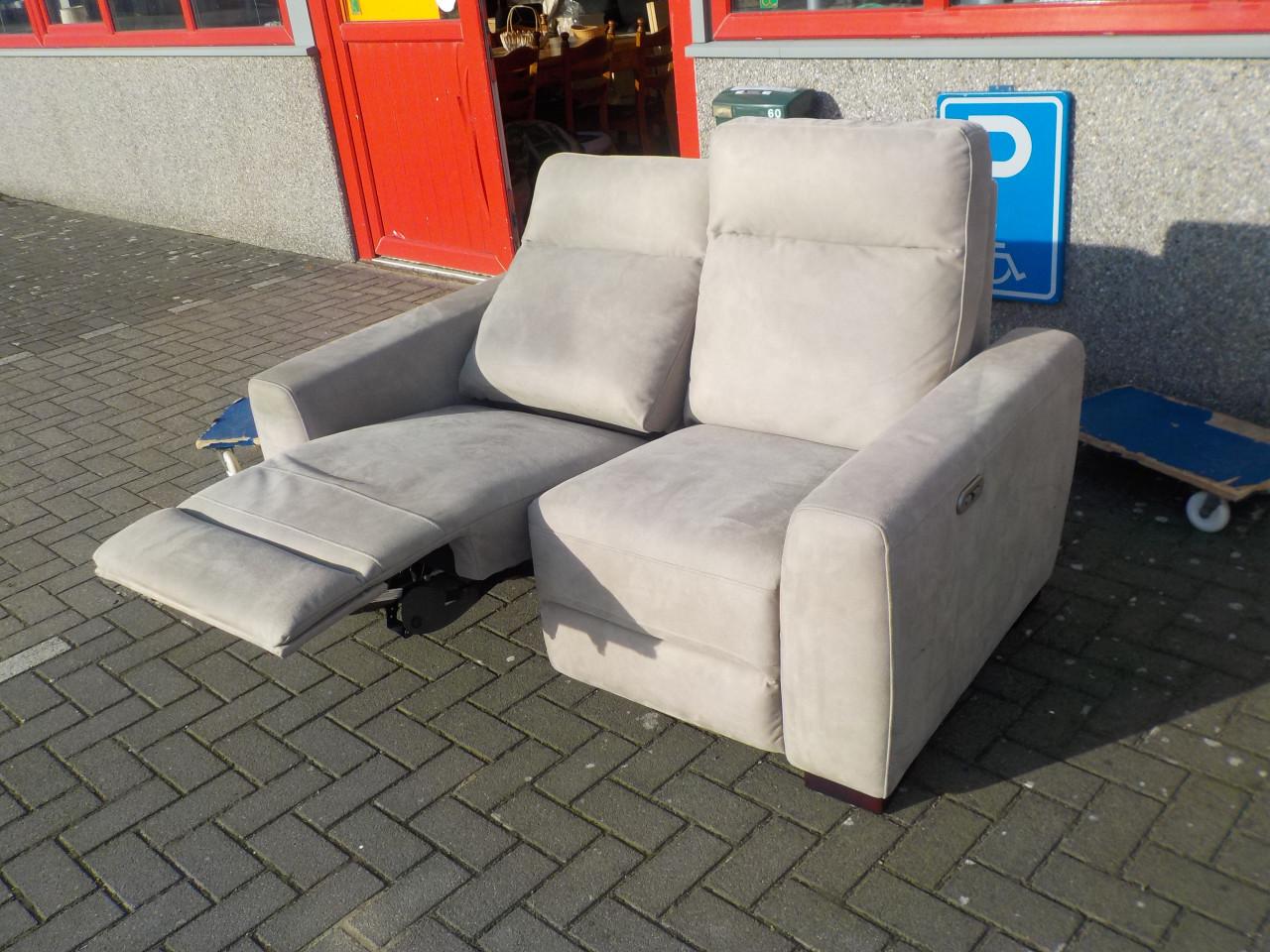 Elektrische tweezits stoffen bank in vrijwel nieuw staat bank