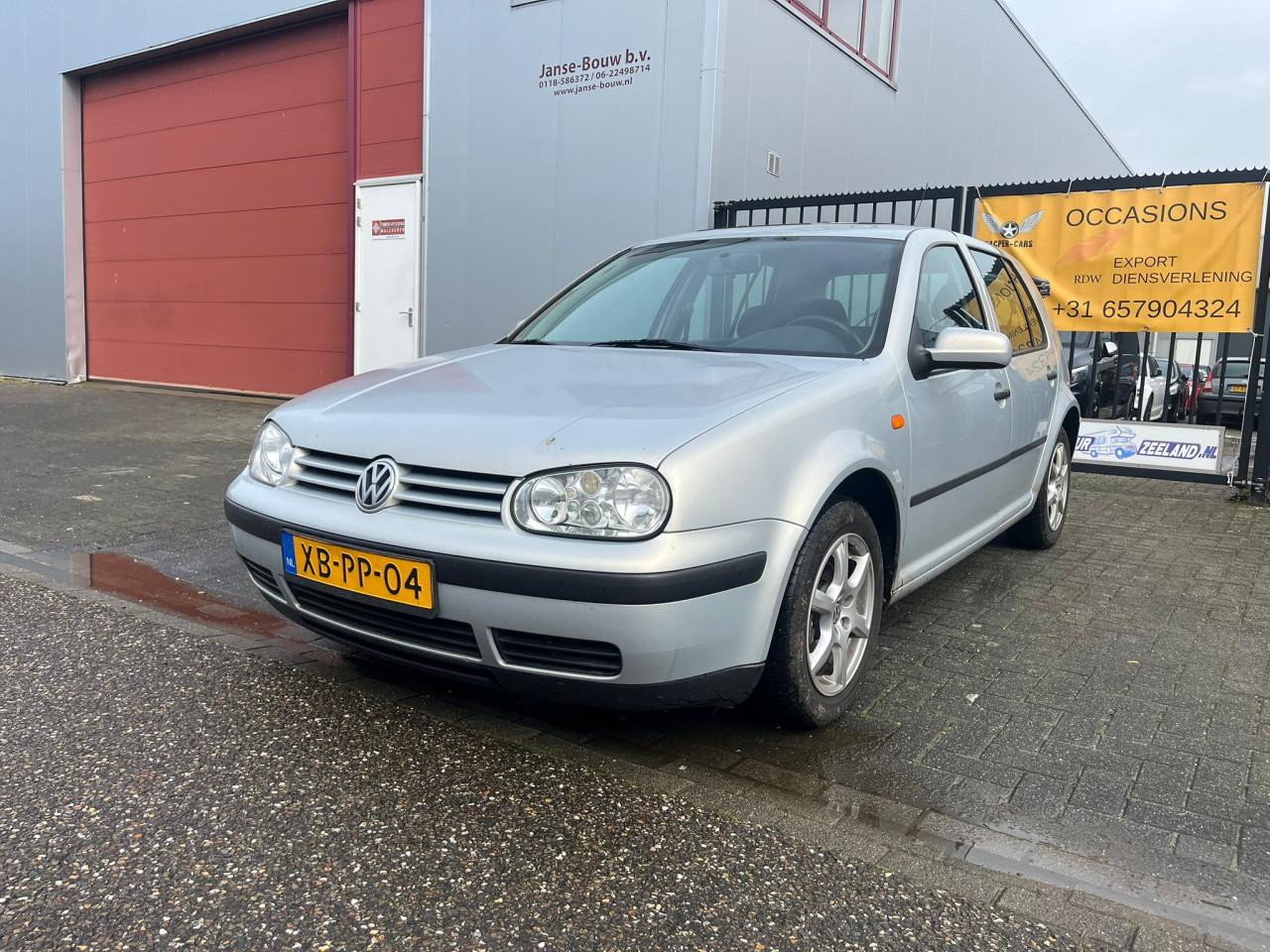 Volkswagen Golf 1.6 Trendline AUTOMAAT, dakraam, trekhaak, goed onderhouden