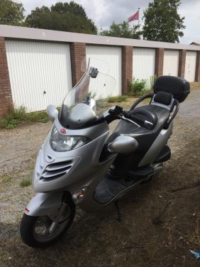 TE KOOP motorscooter kymco 250cc dink