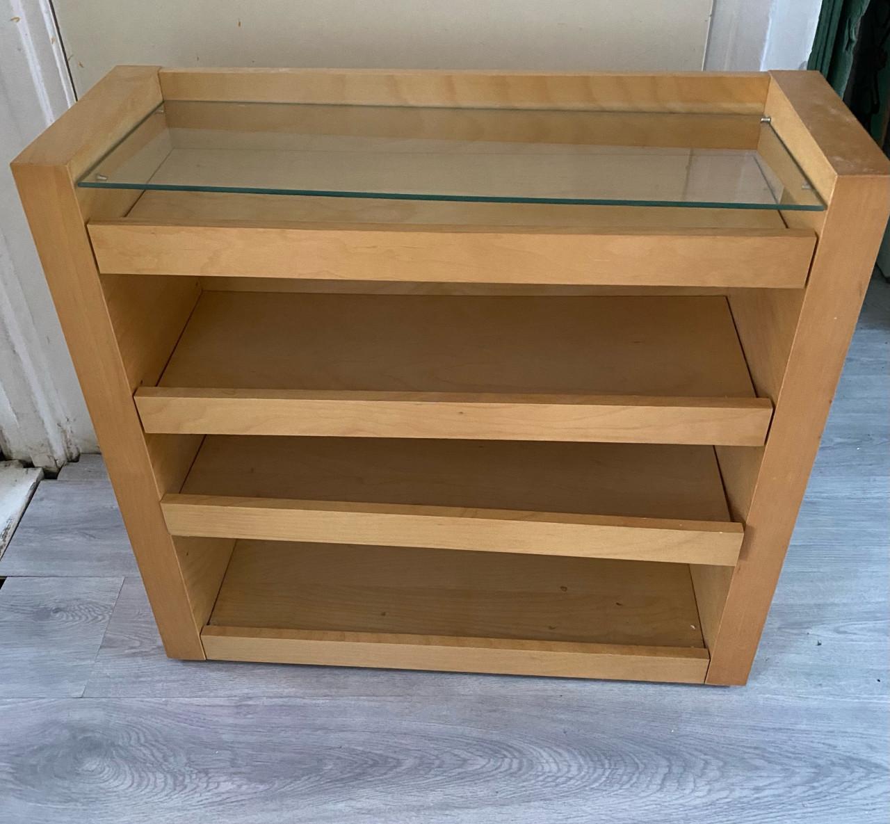 Boekenkastje op wieltjes