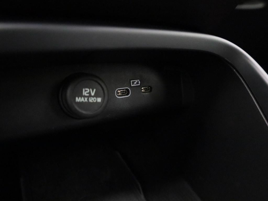 Volvo XC40 recharge core 70 kwh | automaat | apple carplay / android auto |