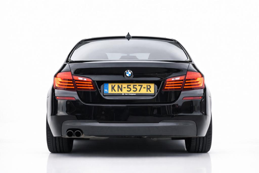 BMW 5 Serie 520i m sport | schuifdak | camera | leder | nap | adapt. cruise