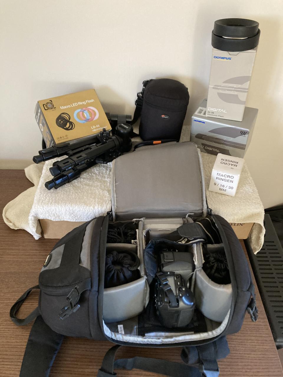 Olympus E-3 met van alles erbij