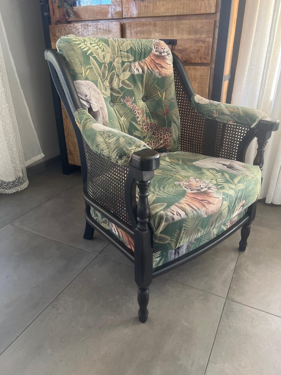 Mooie opnieuw beklede fauteuil