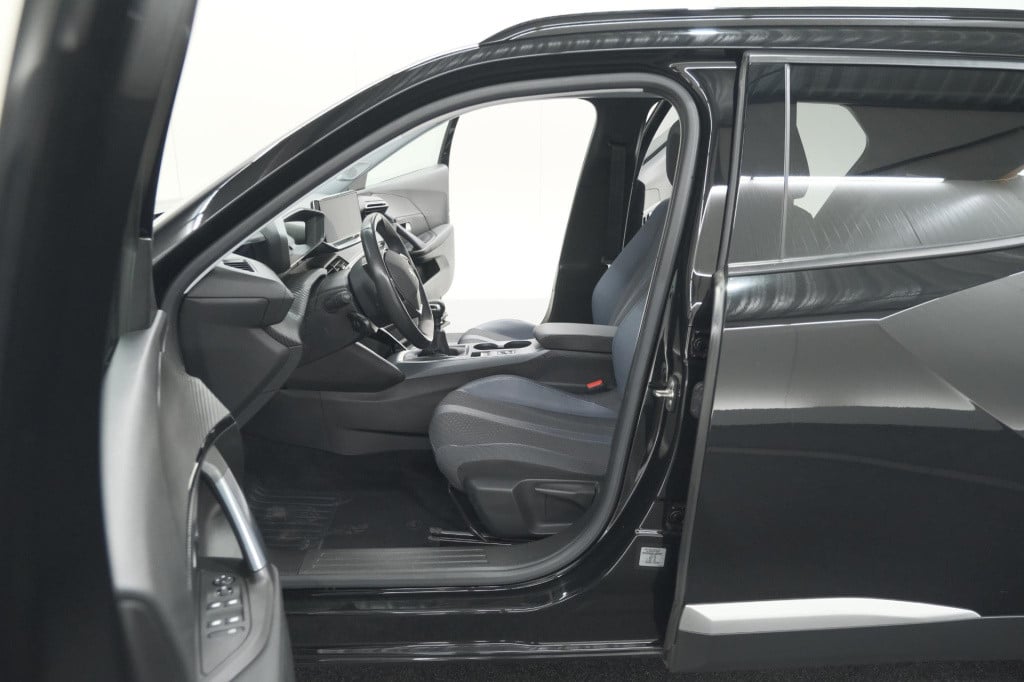 Peugeot 2008 puretech 130 blue lease allure | camera | navigatie | apple ca