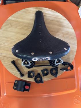 3x Fietszadel+Loodgieter accessoire