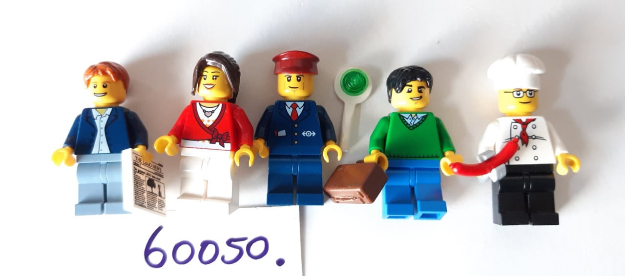 Lego City treinstation 60050: met taxi en 5 minifiguren