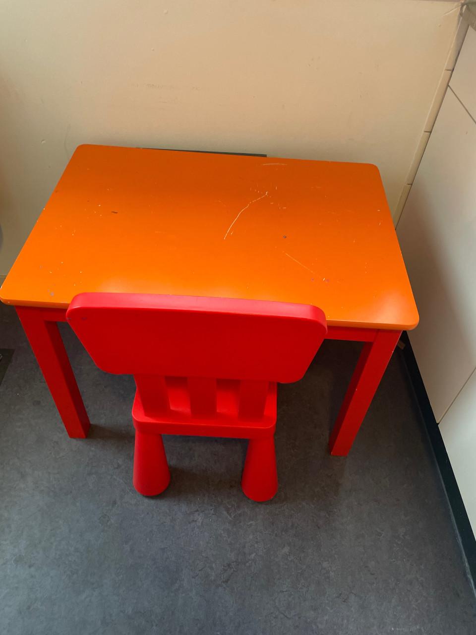 Stoel en tafeltje kind