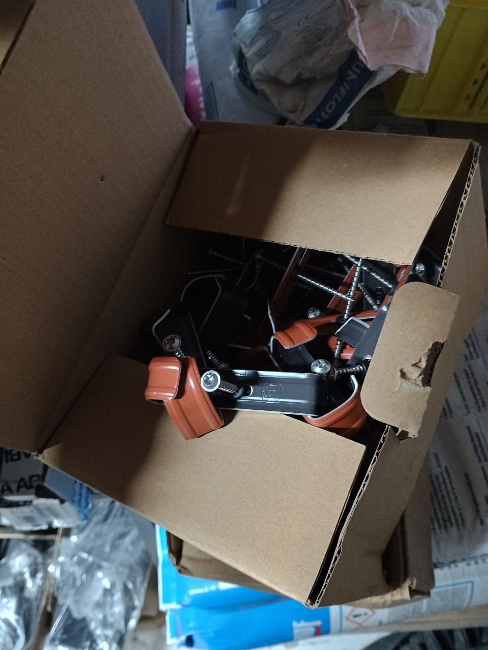 Verschillende soorten dakpan haken