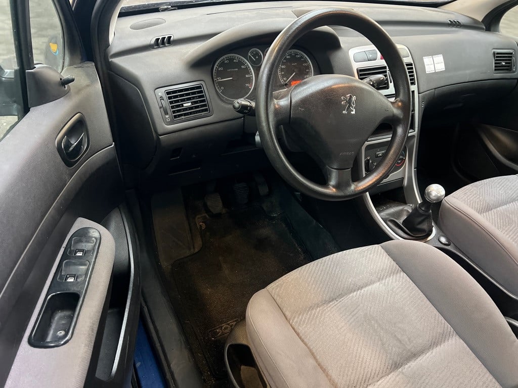Peugeot 307-2004-5 deuren-trekhaak-radio/cd speler-igst-nw. apk-1450,=