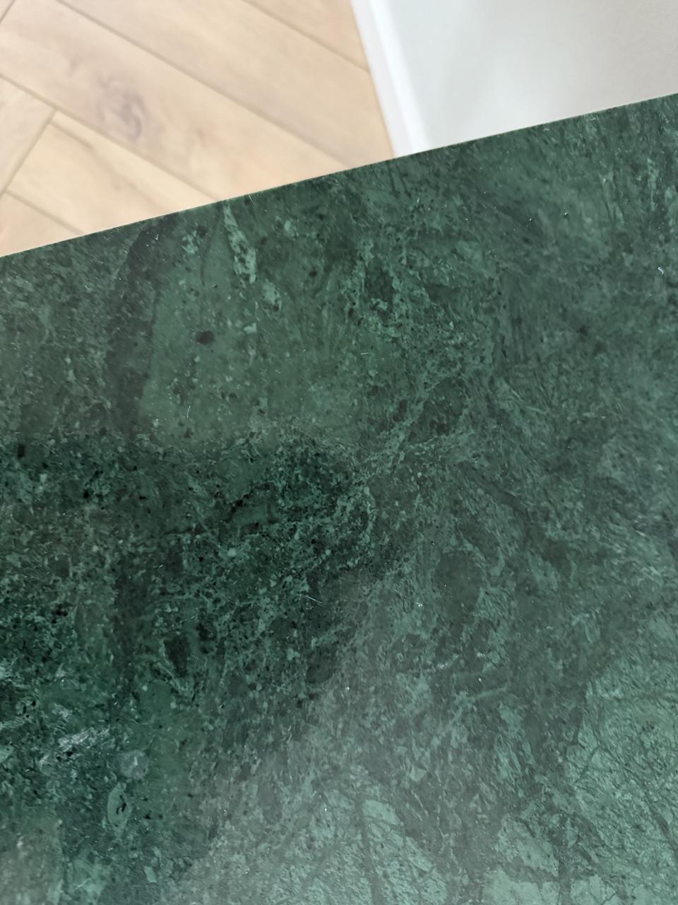 Bijzettafel/ plantentafel. Marmer blad/ Metalen frame. 35x35x50 cm.