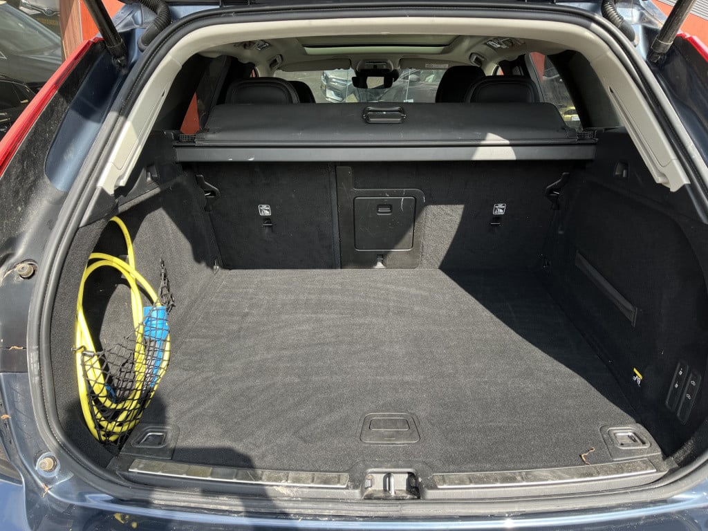 Volvo XC60 2.0 t8 twin engine awd inscription 392pk | luchtvering | 20'' lm