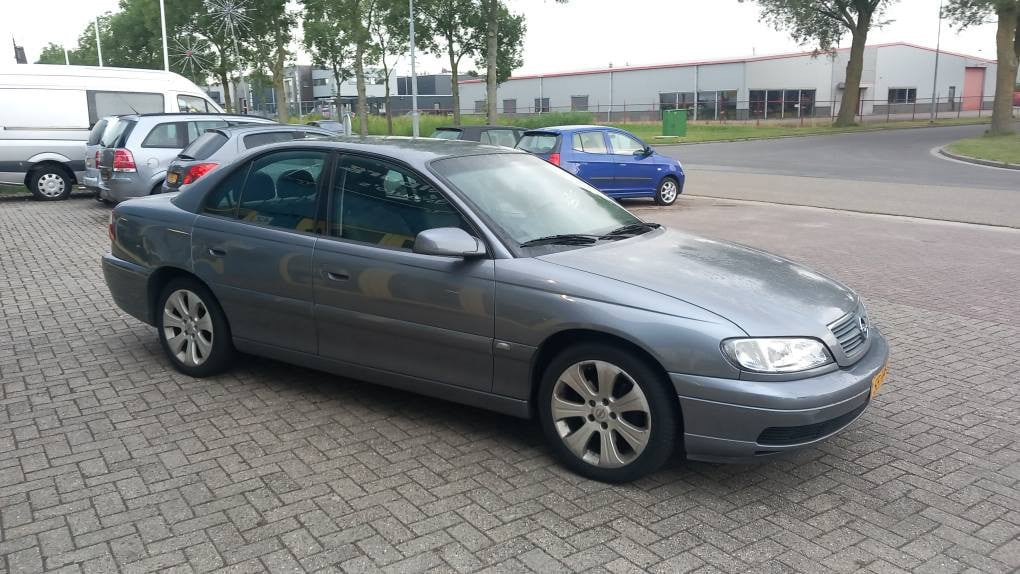 Opel Omega 2.2 16V Business Edition sedan automaat !!!! bj:2002 airco