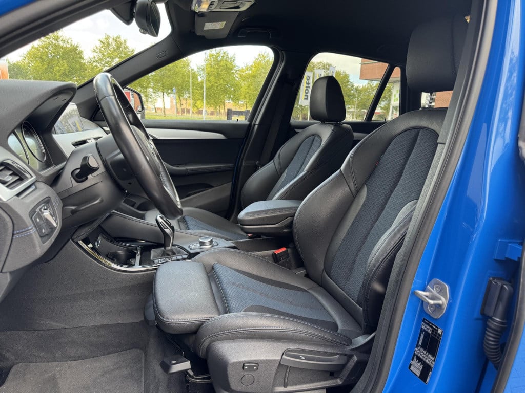 BMW X1 sdrive18i high executive m sport | trekhaak afneembaar | sportstoele