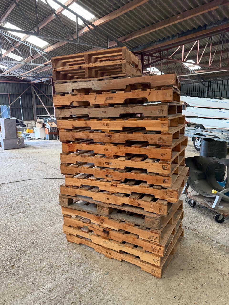 Grote partij pallets 69 stuks
