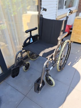 Rolstoel te koop.
