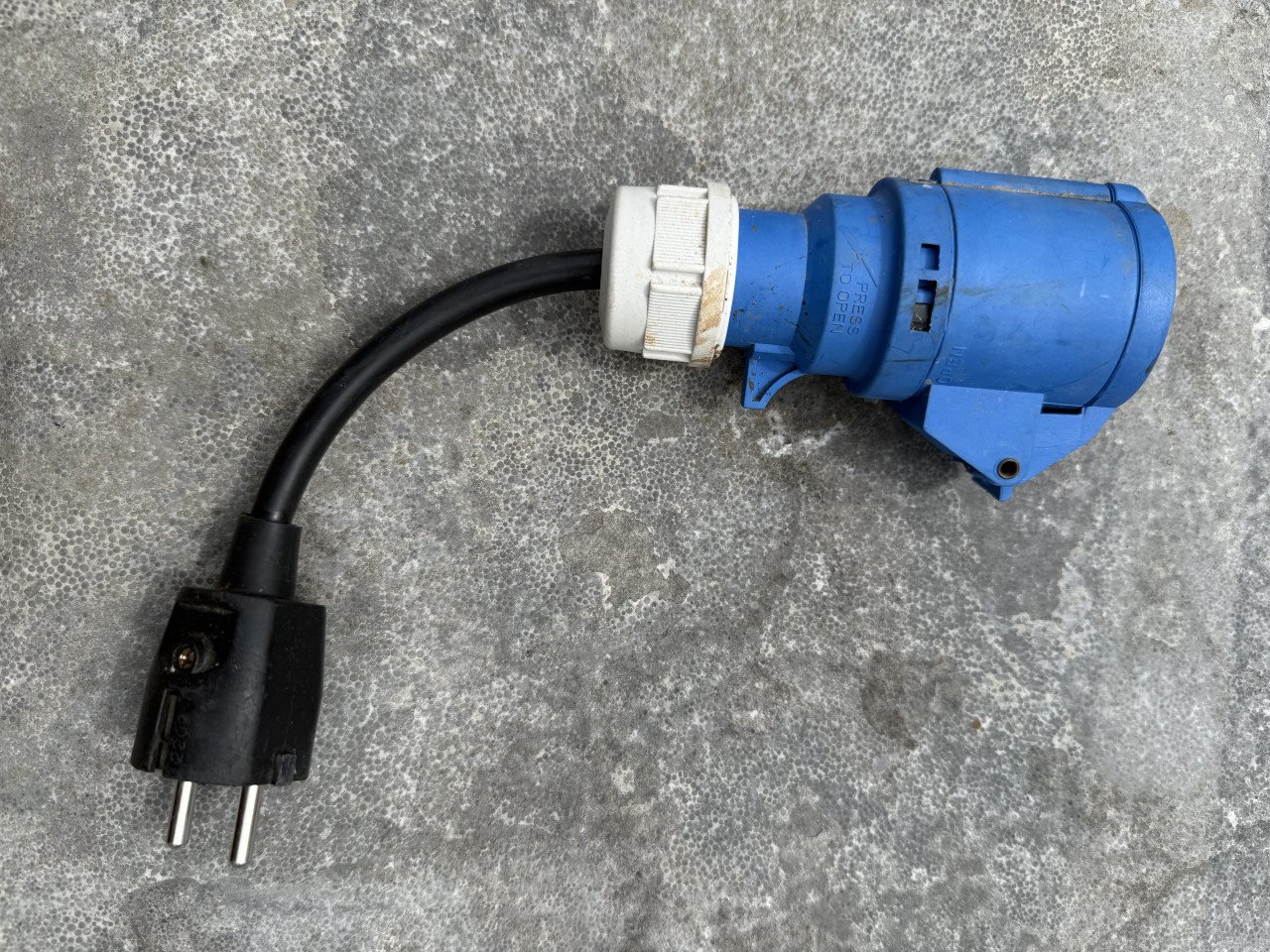 Diverse elektriciteit-verkoopkabels camping