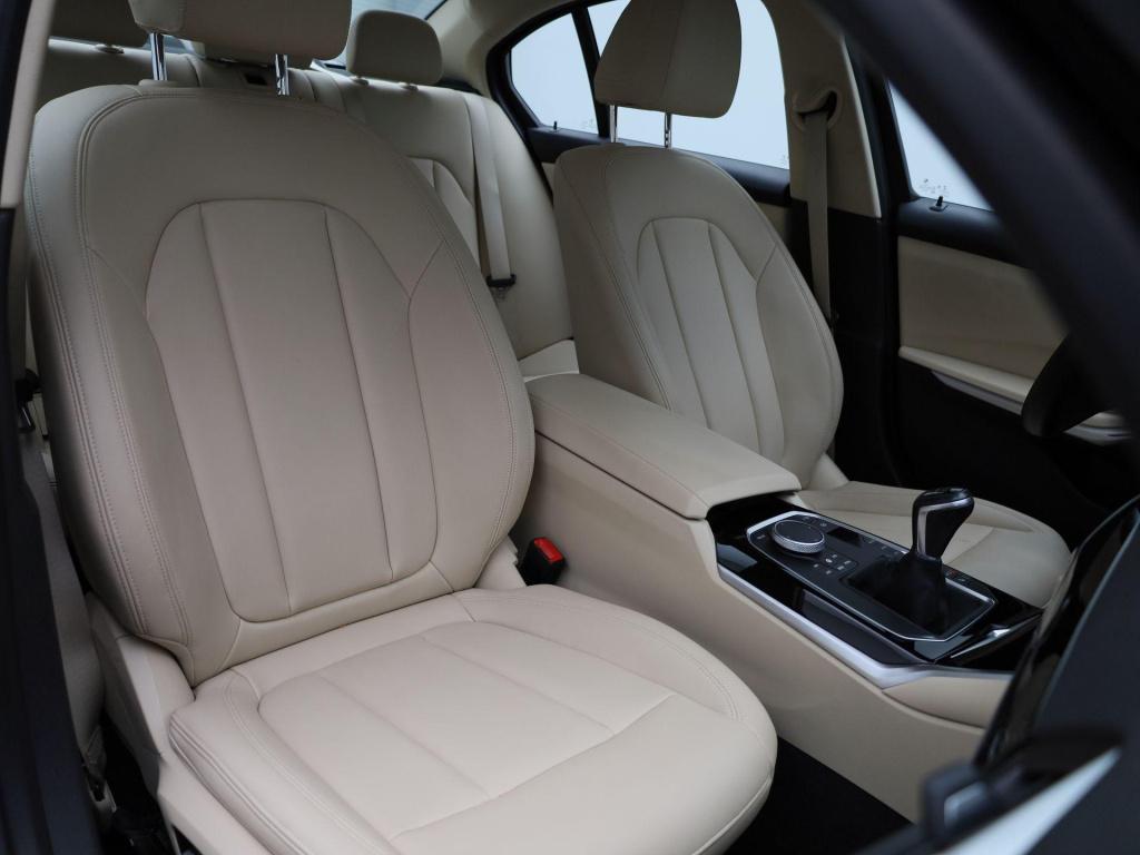 BMW 3-serie 318i business edition | virtual cockpit | navigatie | leder | c