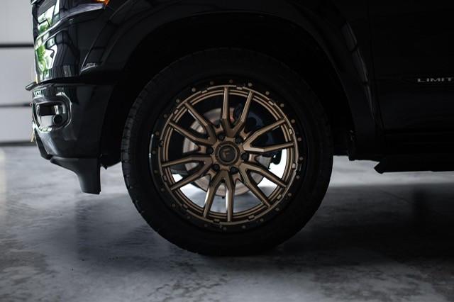 Ram 1500 4 x 4 l crew cab limited 10th anniversary l lpg l panoramadak l he