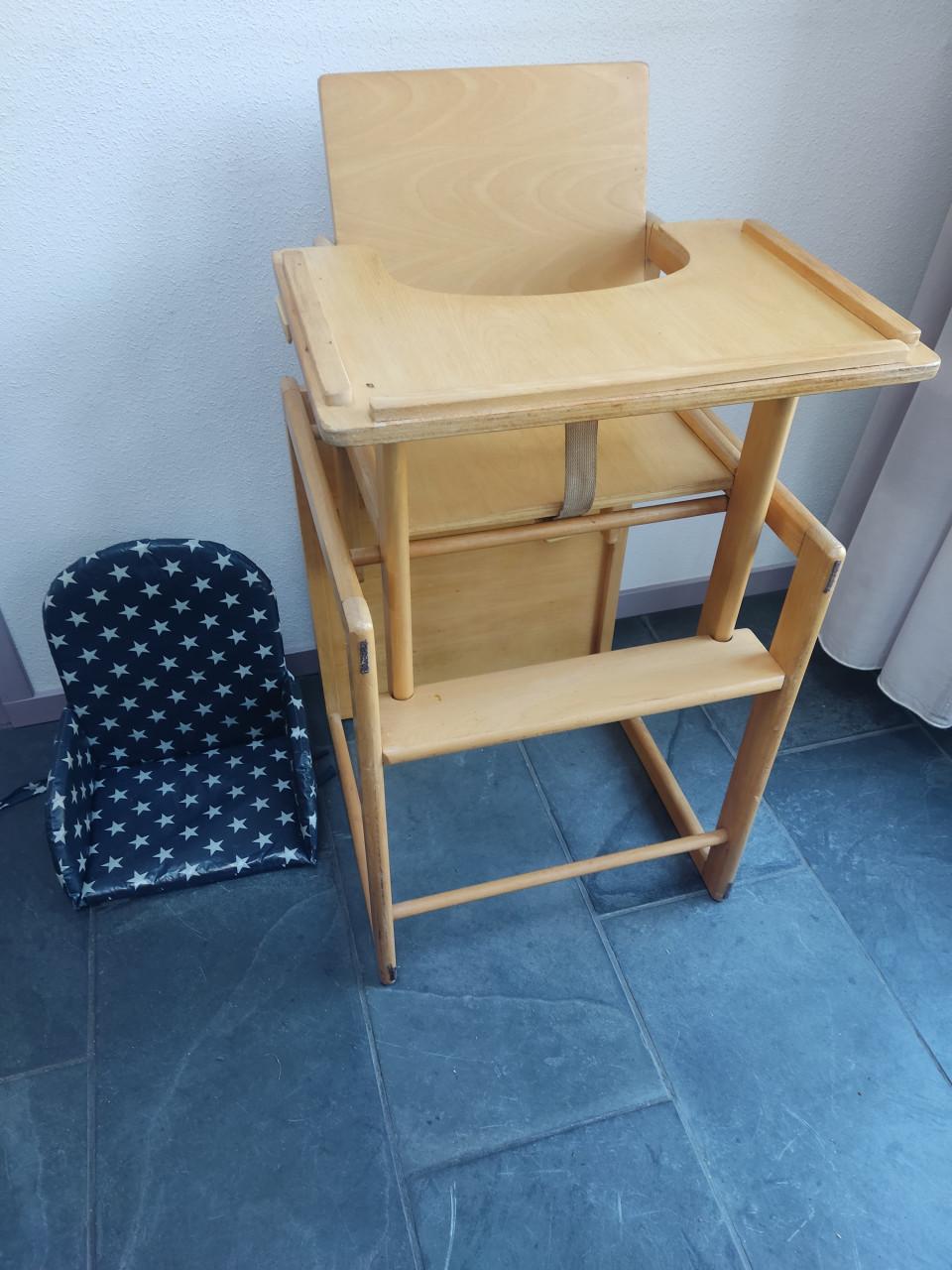 Mooie houten combinatie-kinderstoel (2-in-1)