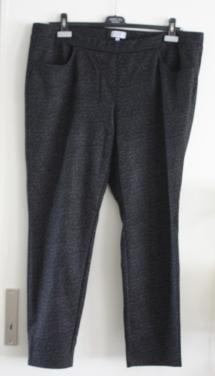 Zwart grijze  pantalon met panterprint  maat 48