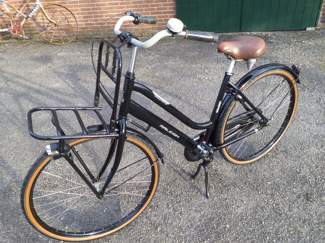 """"RALEIGH OMA TRANSPORTFIETS ZO GOED ALS NIEUW""