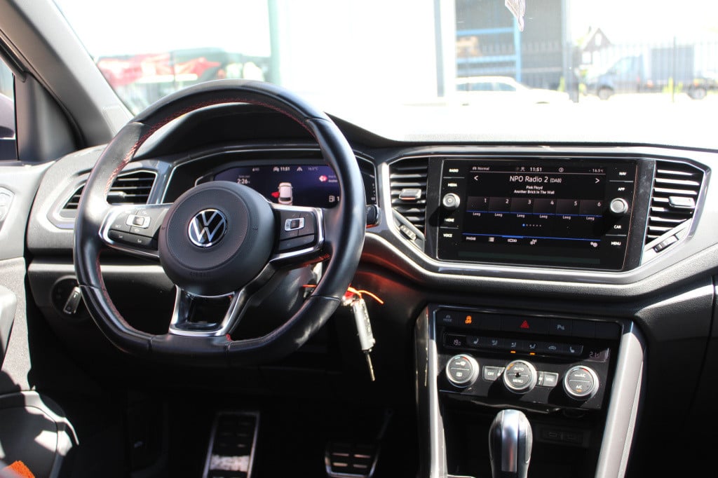 Volkswagen T-roc 1.5 tsi r-line | acc | navi | camera | dsg | trekhaak