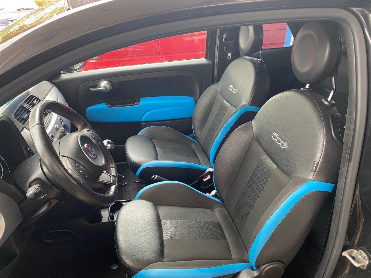 🌞 Ervaar de zon op je gezicht – stap in deze Fiat 500 Cabrio!
