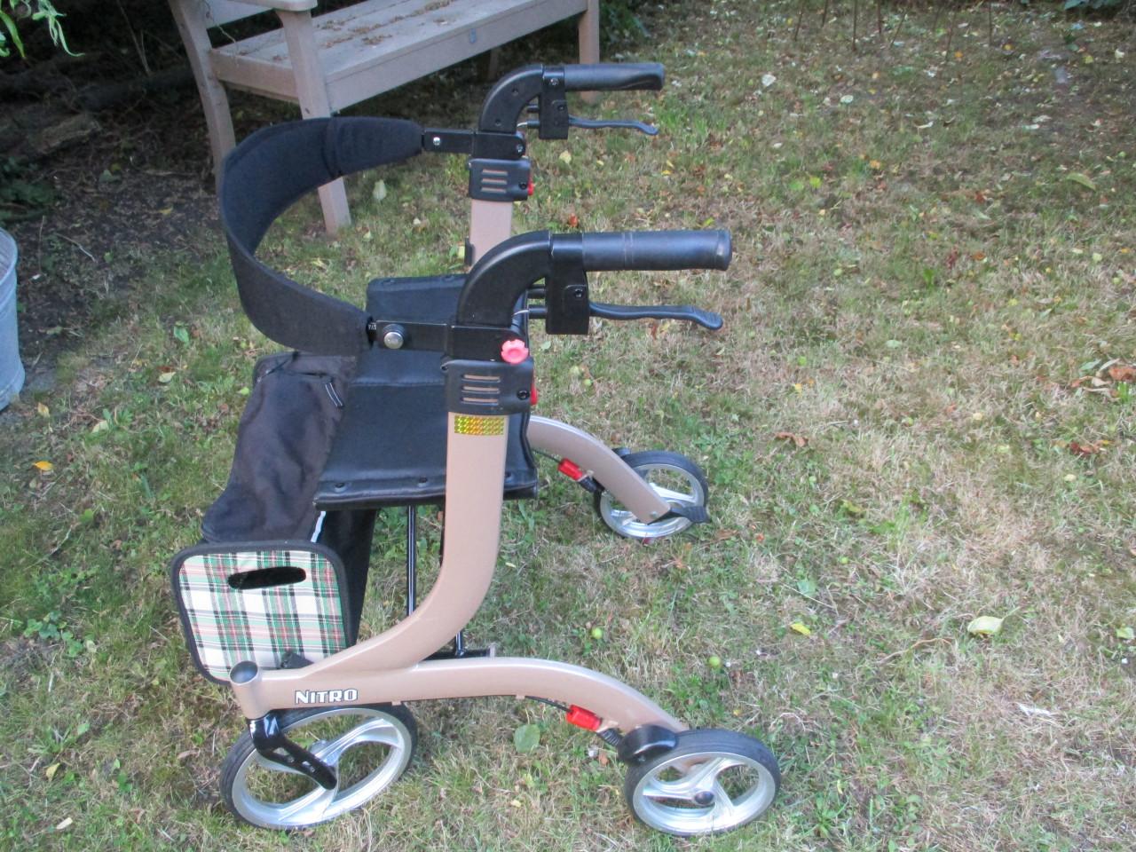 Te koop zeer moderne rollator (100% gelijk aan Travixx)