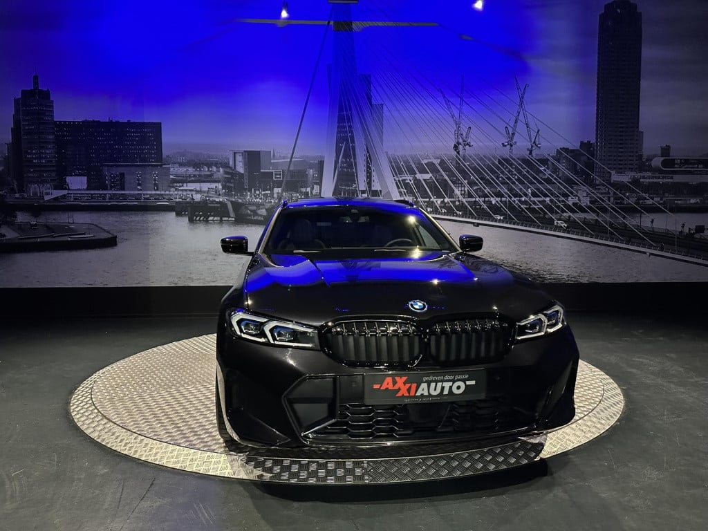 BMW 3-serie touring 330e xdrive *pano*360camera*sportstoelen*laser*
