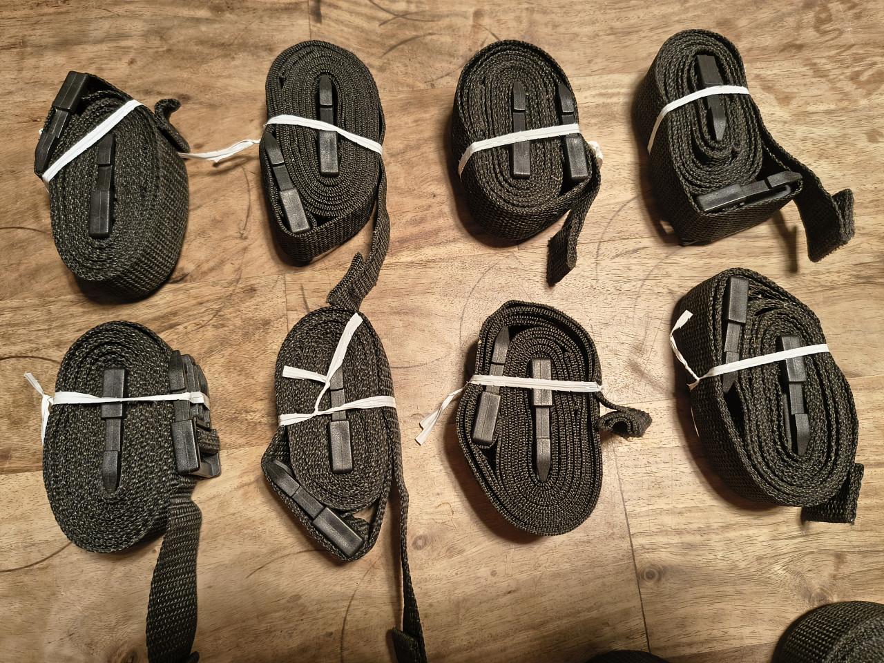12x stevige zwarte spanbanden / bagageriemen met klikgesp.