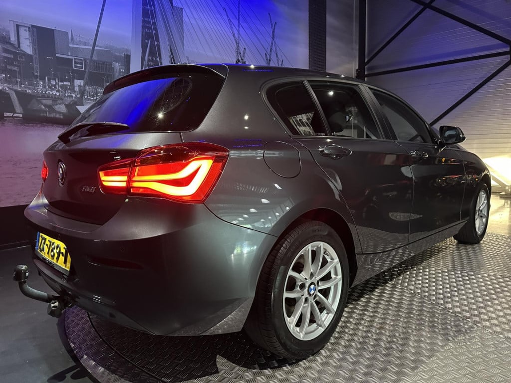 BMW 1 Serie 116i executive *pdcv&a*navi*trekhaak*