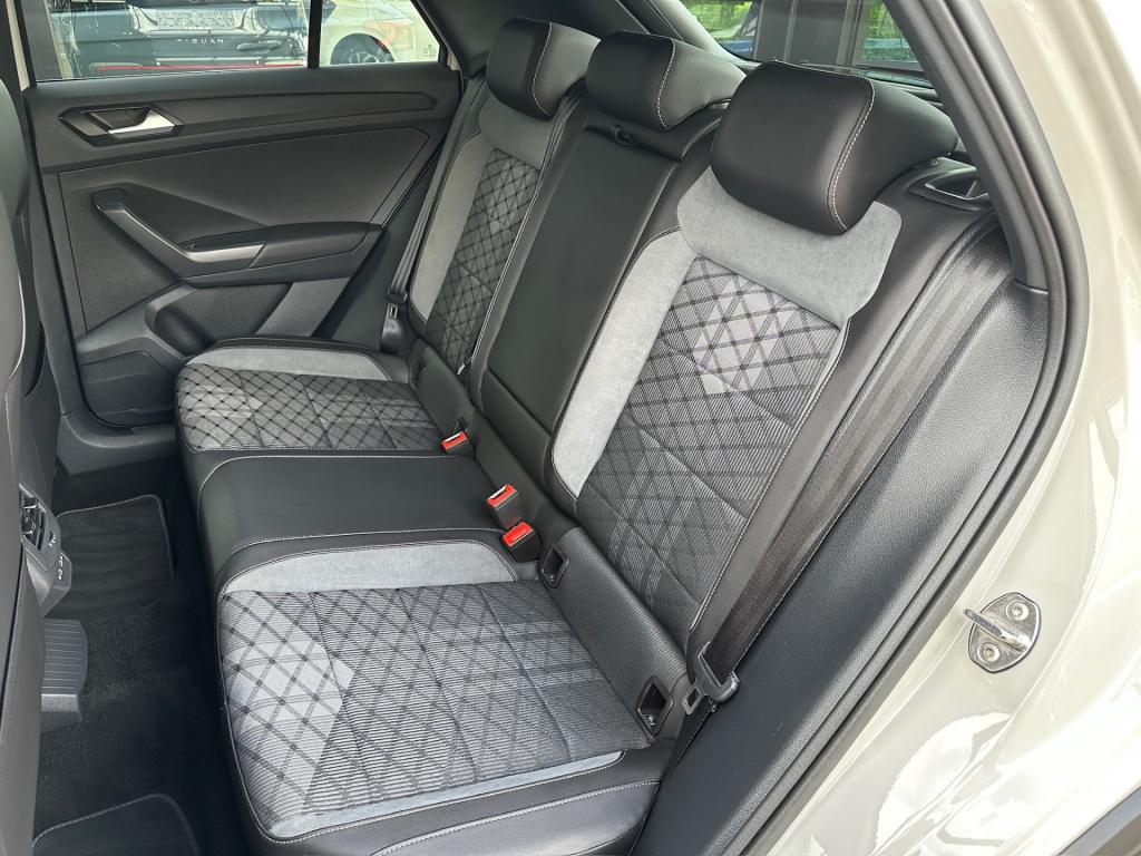 Volkswagen T-roc 1.5 tsi 150pk dsg r-line | trekhaak | camera | keyless | e