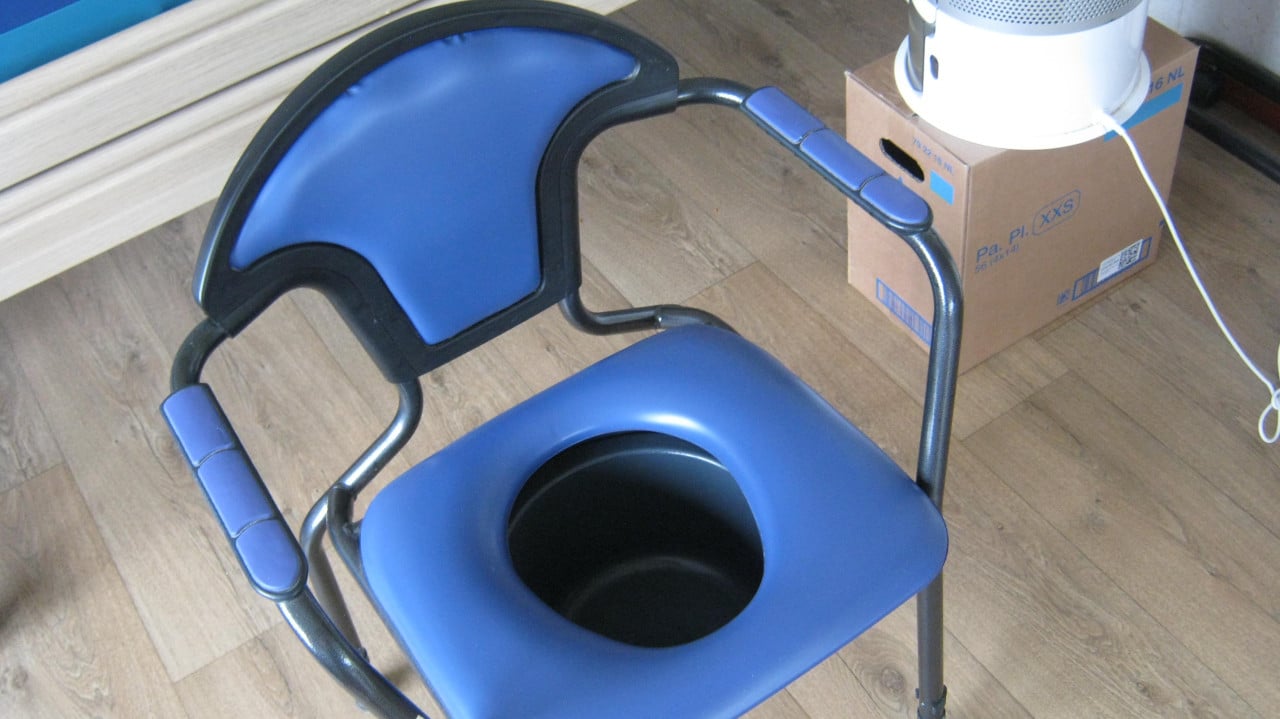 TE KOOP PO STOEL METVERSTEBARE POTEN 20 EURO