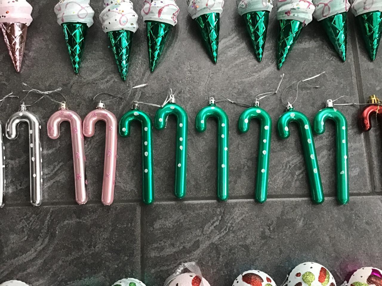 70 Kerstballen/kerstversiering/kersthangers: ijsjes, cupcakes, lolly’s