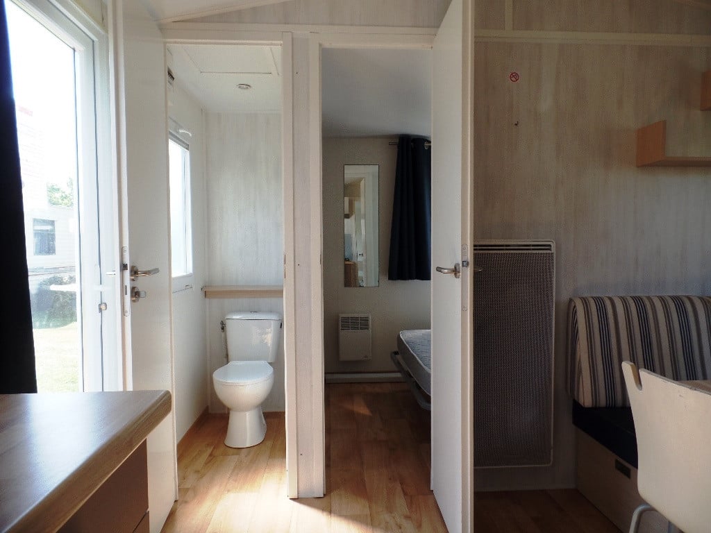 Keurig chalet met middenkamer op kavel camping nabij Grevelingenmeer