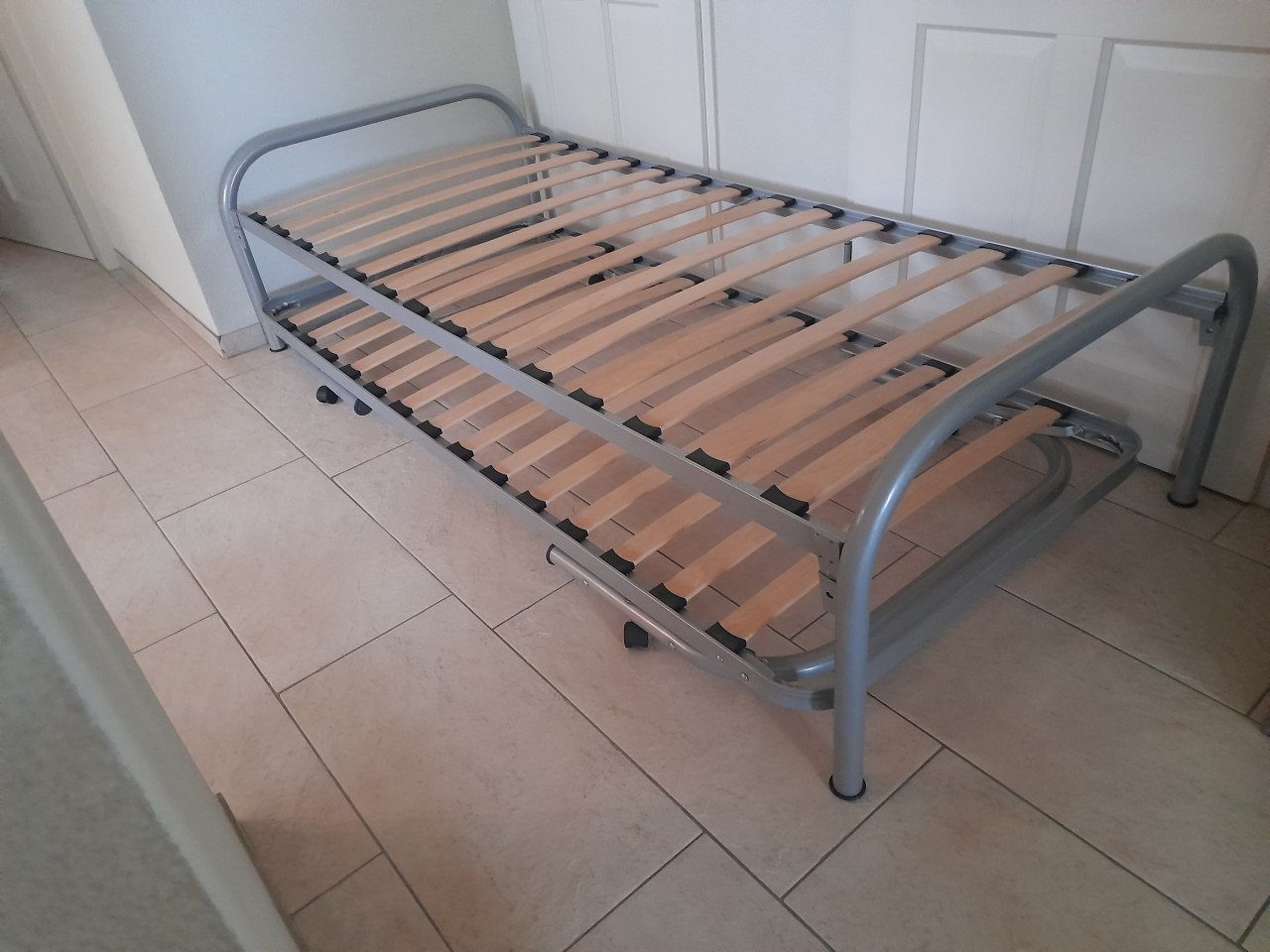 Bed met onderschuif bed (in goede nette staat ) 90 x 200
