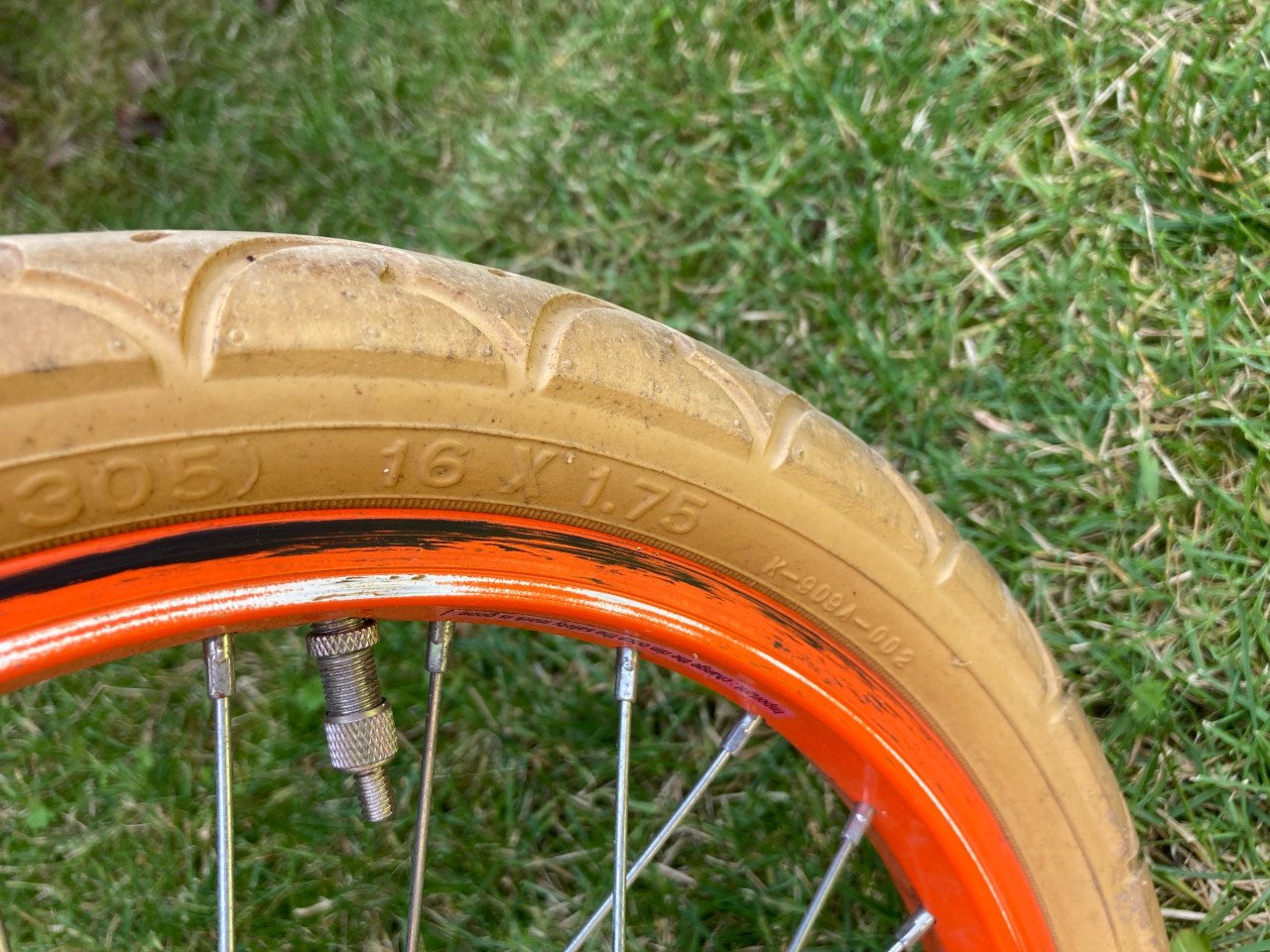 Loekie meisjesfiets 16 inch