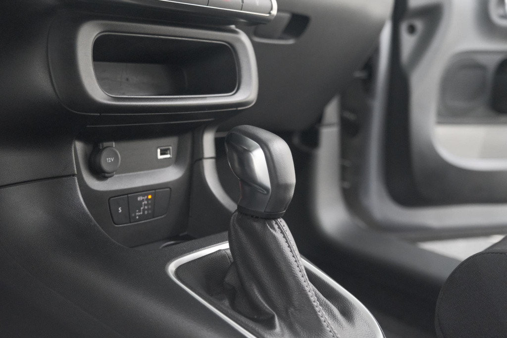Citroen C3 puretech 110 eat6 max | parkeersensoren | apple carplay | 16 inc