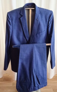 Prachtig blauw kostuum merk Forbici