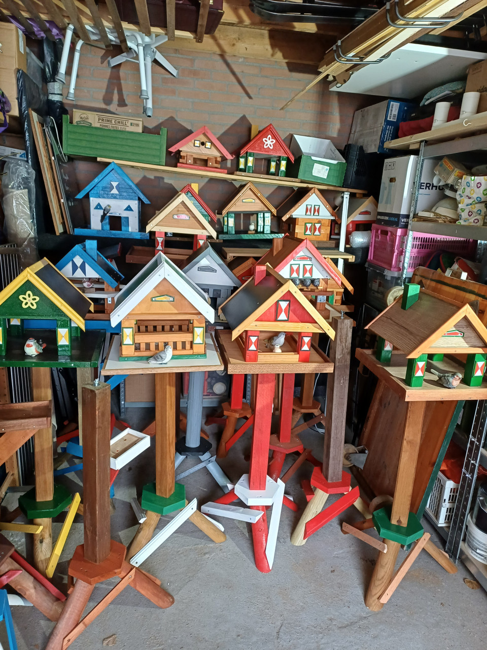 De Leukste Vogelhuisjes , Nestkastjes en voederplateaux zie foto's