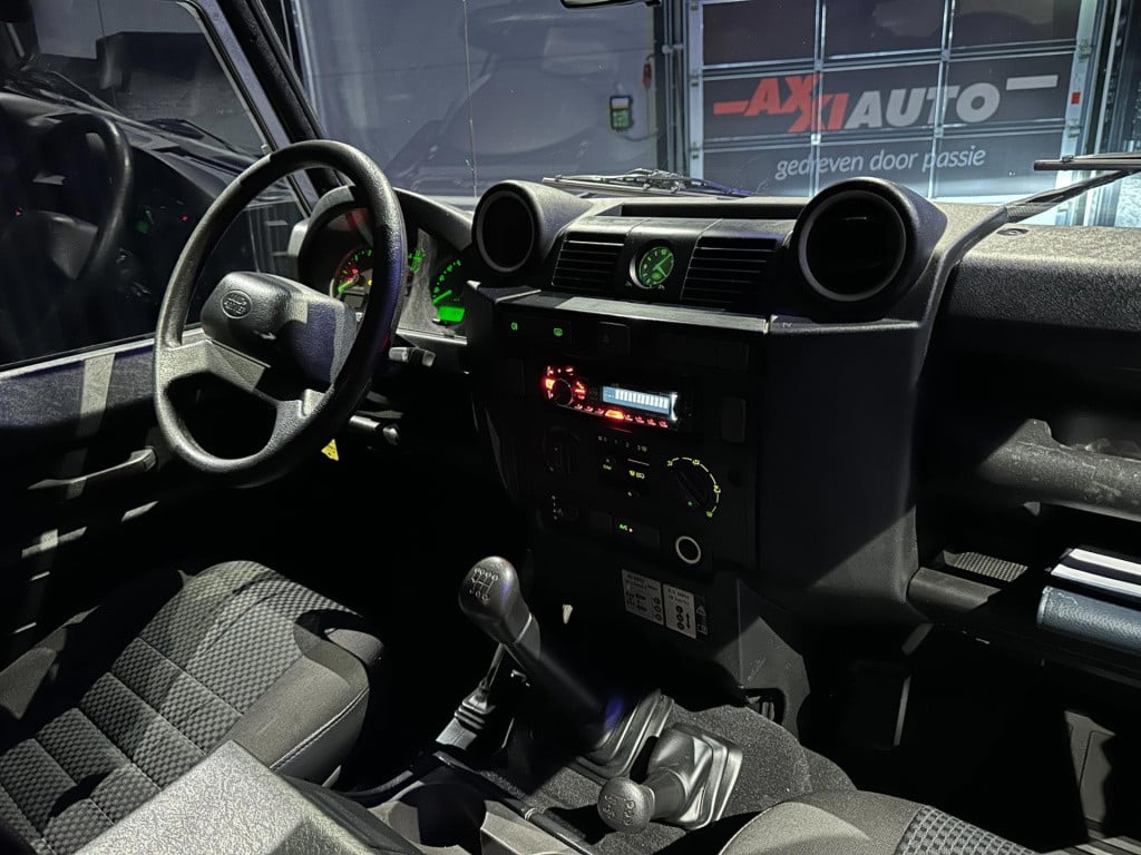 Land Rover Defender 2.4 td 110" x-tech dc *grijs kenteken 7 persoons*