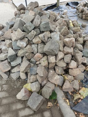 Gratis! 7-8 m² authentieke kinderkopjes af te halen