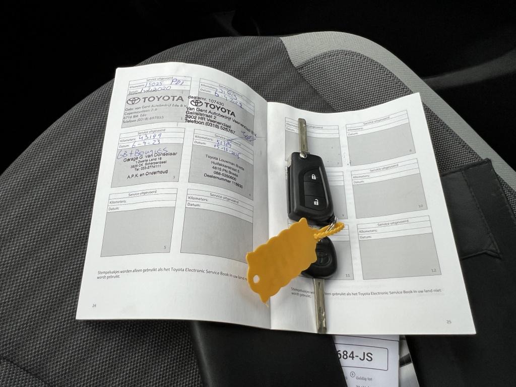 Toyota Aygo 1.0 vvt-i x-first cabrio | subwoofer | instaplijsten| uitlaatsi