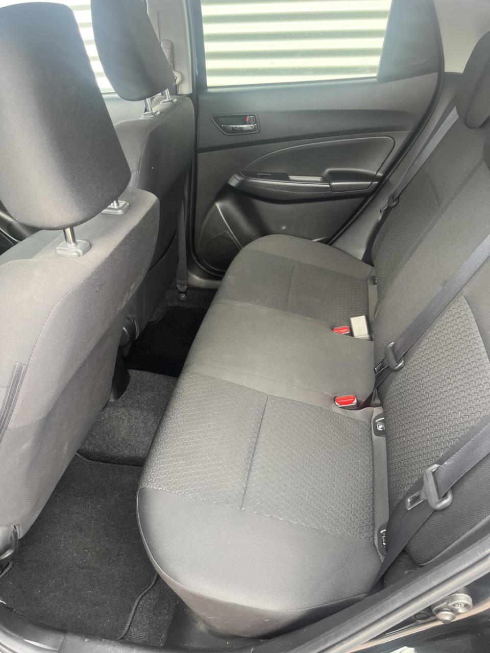 Suzuki Swift 1.0 stijl smart hybrid trekhaak|apple carplay|climat control