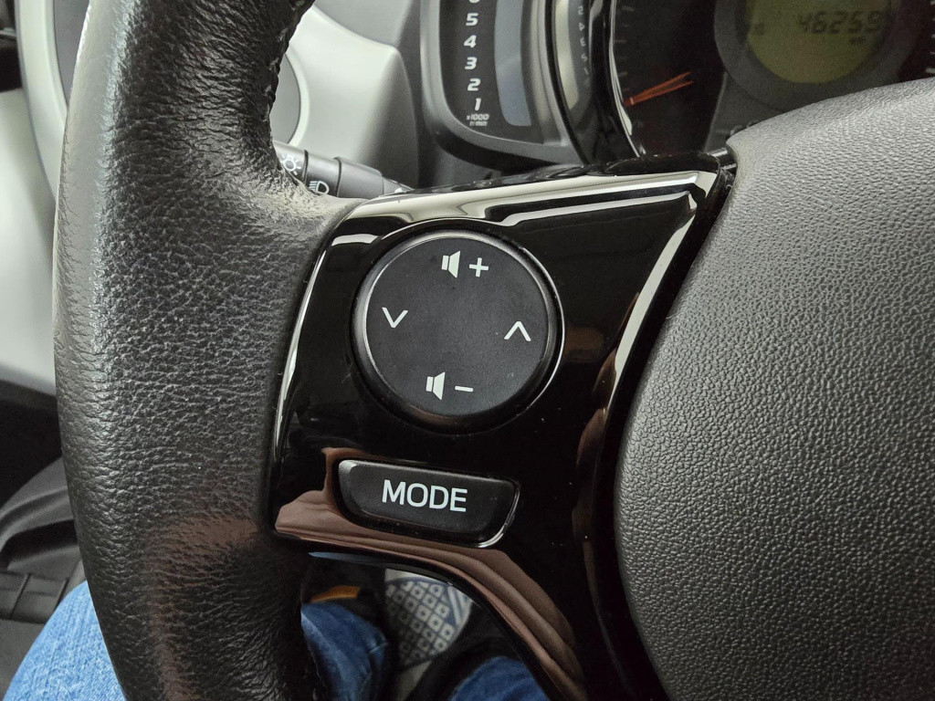 Toyota Aygo occasion met parkeercamera en weinig km | tweedehands toyota ay